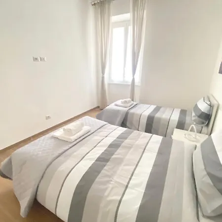 Carol House Piazza Bologna Apartment