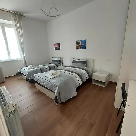Carol House Piazza Bologna Apartment *